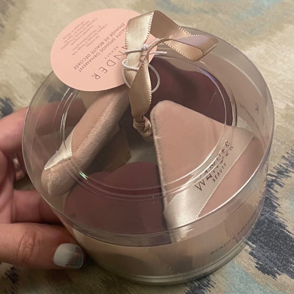 🆕 🎉HP🎉 Good To Go Beauty Sponge Ornament by Wander Beauty